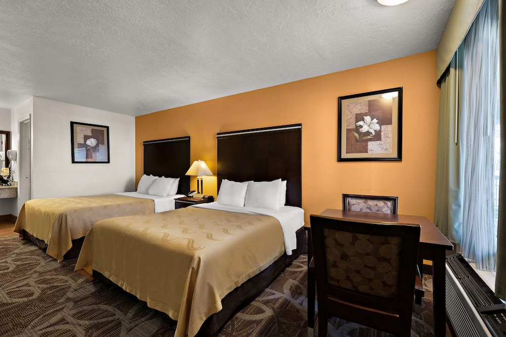 Room, 2 Queen Beds (Pet Friendly) photo 1