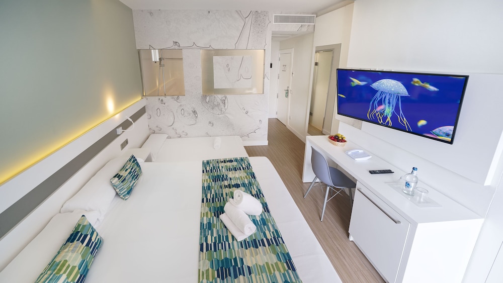 Triple Room (1 pax)