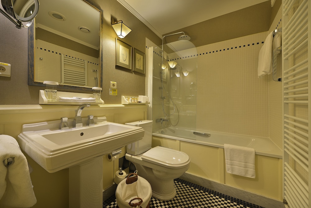 Family Suite, 2 Bedrooms, Kitchen - Photo 7