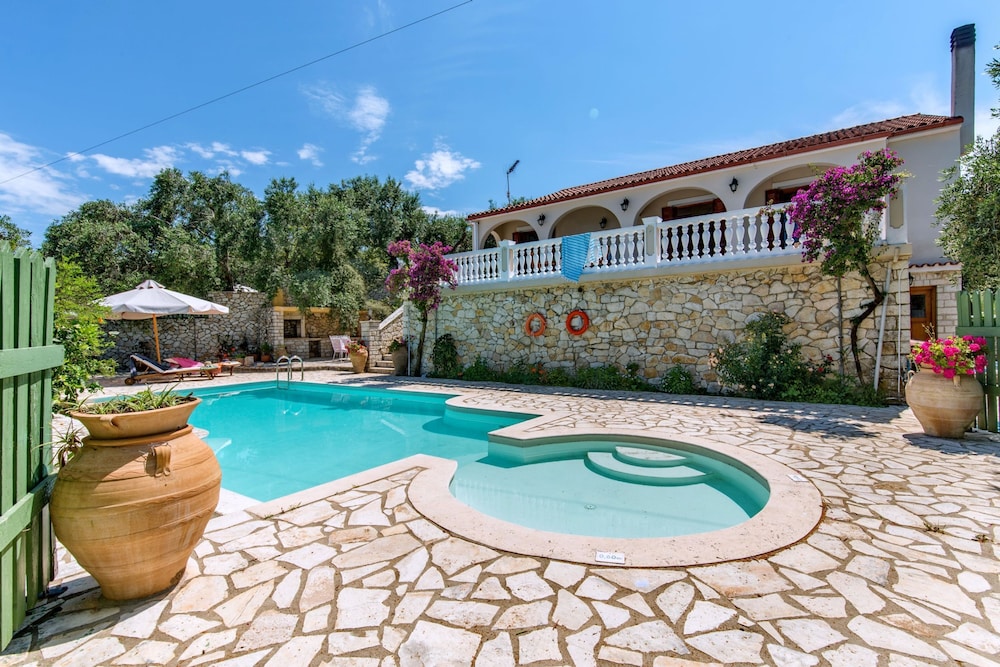 Villa photo 1
