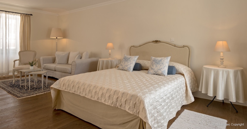 Superior Suite (Duke of Lorenski Suite) photo 2