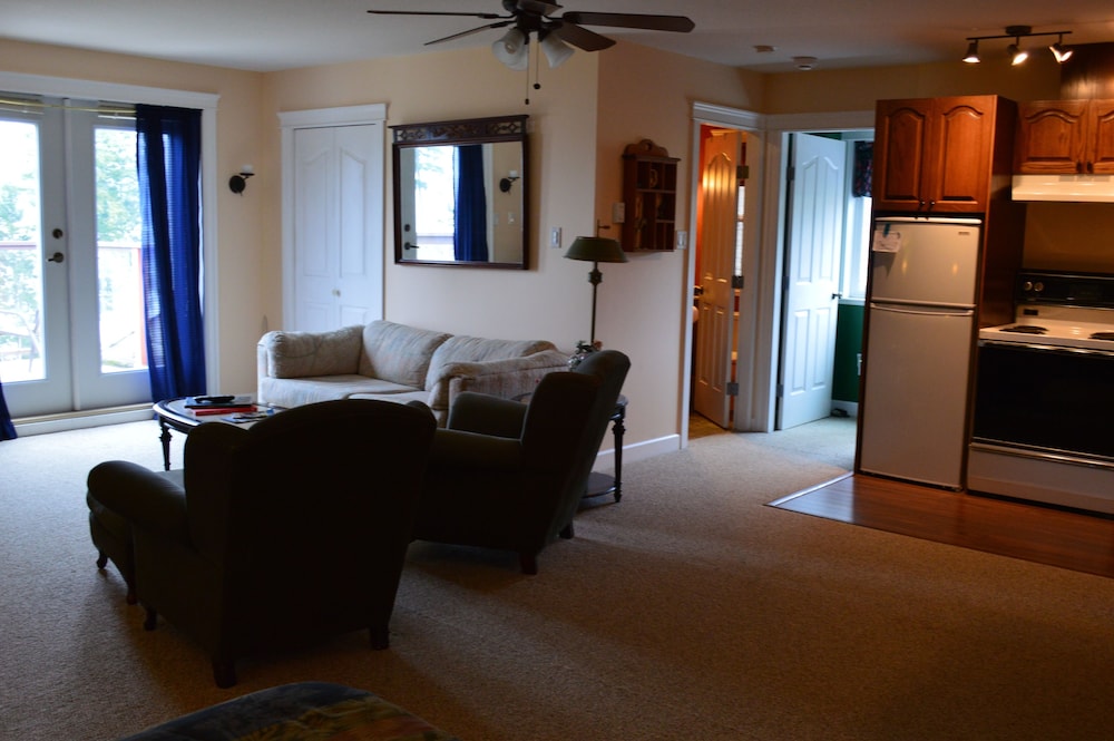 Suite, 2 Queen Beds, Kitchen, Ocean View photo 3