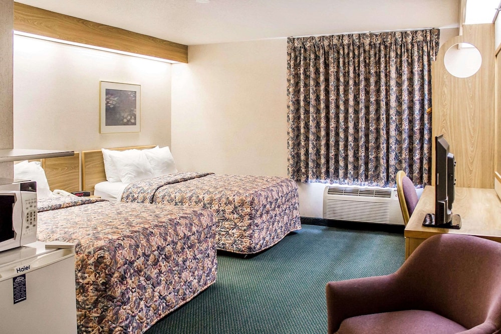 2 Double Beds, Efficiency, Suite, Nonsmoking, Hearing Accessible - Photo 4