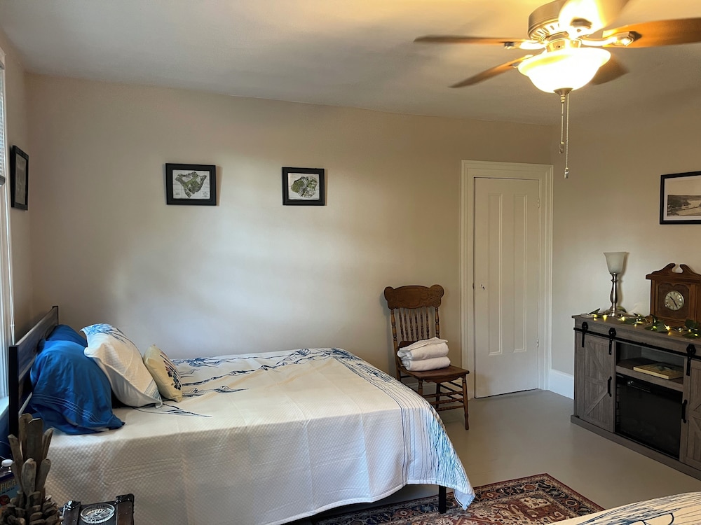 Superior Room, 2 Double Beds, Shared Bathroom photo 2