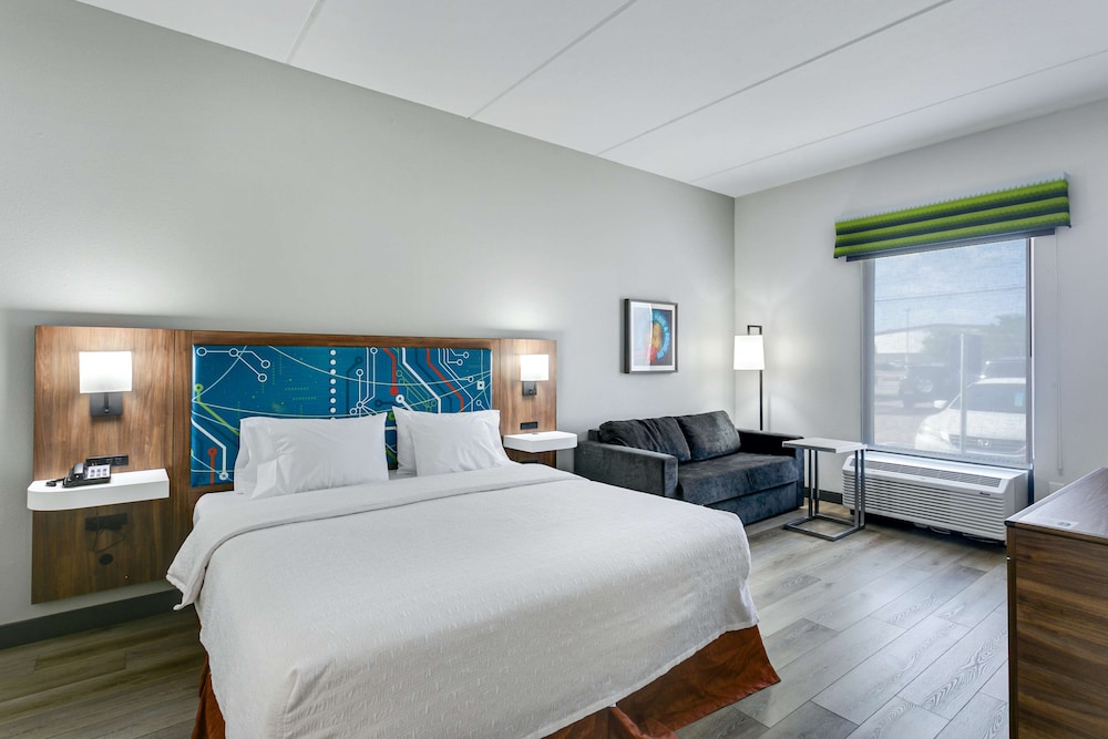 Suite, 1 King Bed, Non Smoking - Photo 5