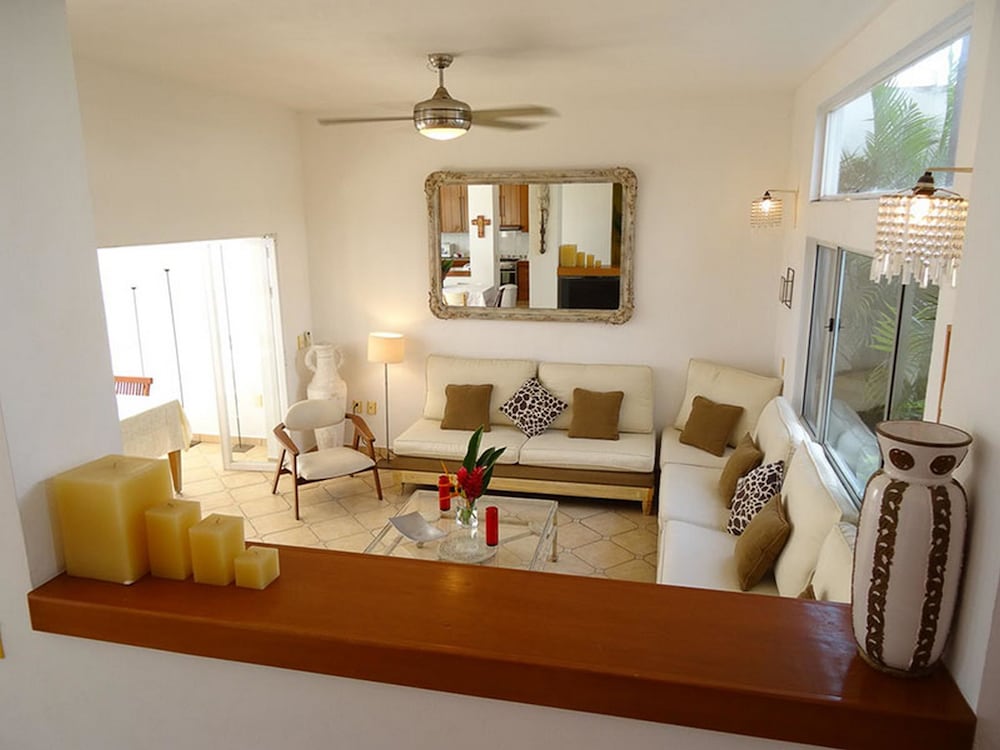 Traditional Townhome, 4 Bedrooms photo 2