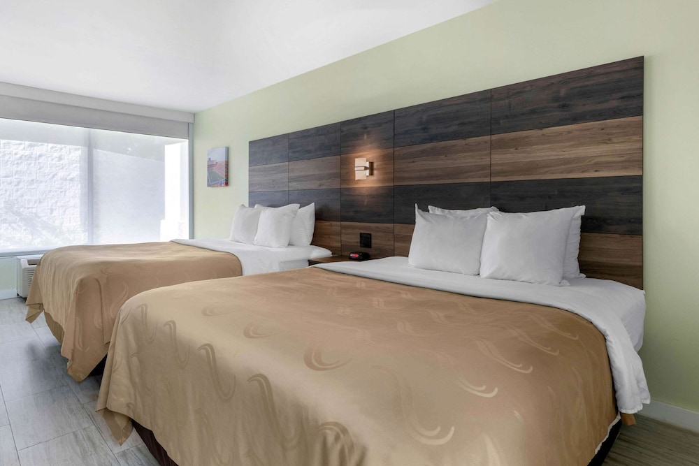 Standard Room, 2 Queen Beds, Non Smoking - Photo 4