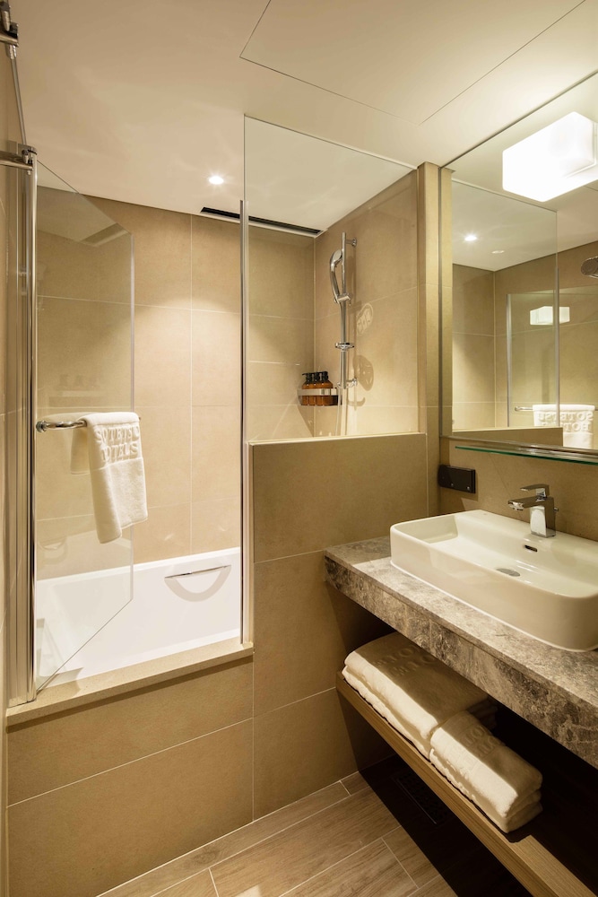 Superior Double Room (Credit Cards Only) - Photo 13