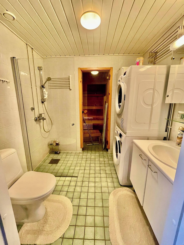 Hyggelig 2-værelses lejlighed med en privat sauna!, Billede 11