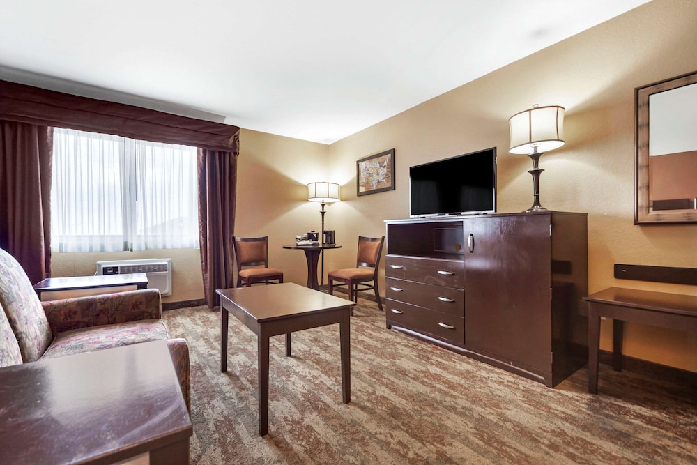 Suite, 2 Queen Beds, Non Smoking - Photo 6