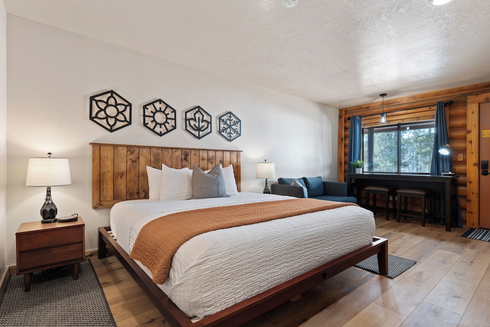 Four Seasons Suite Room 2