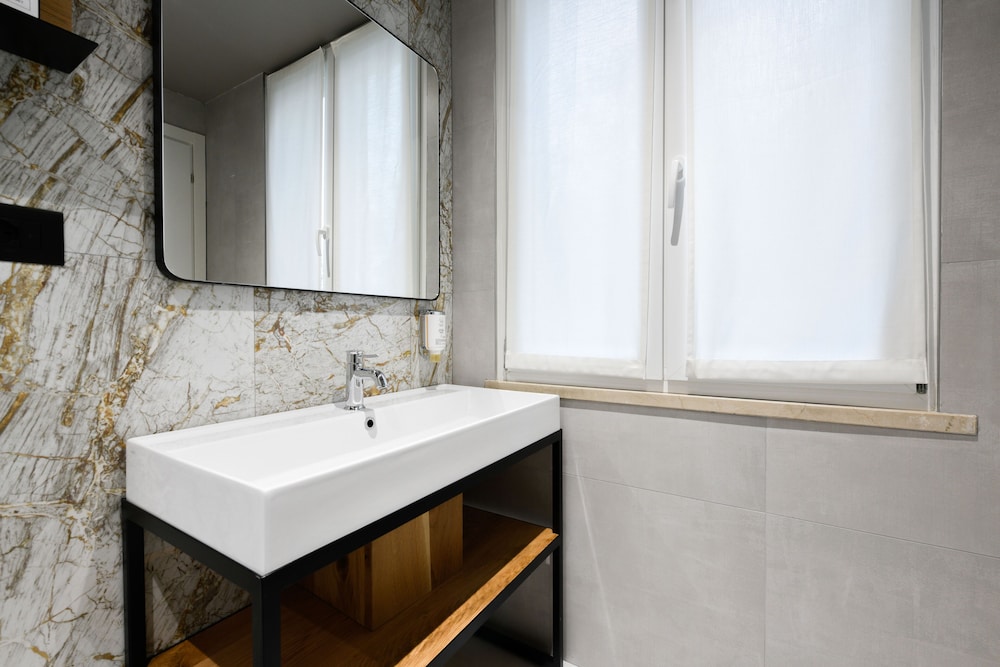 Classic Double Room - Photo 9