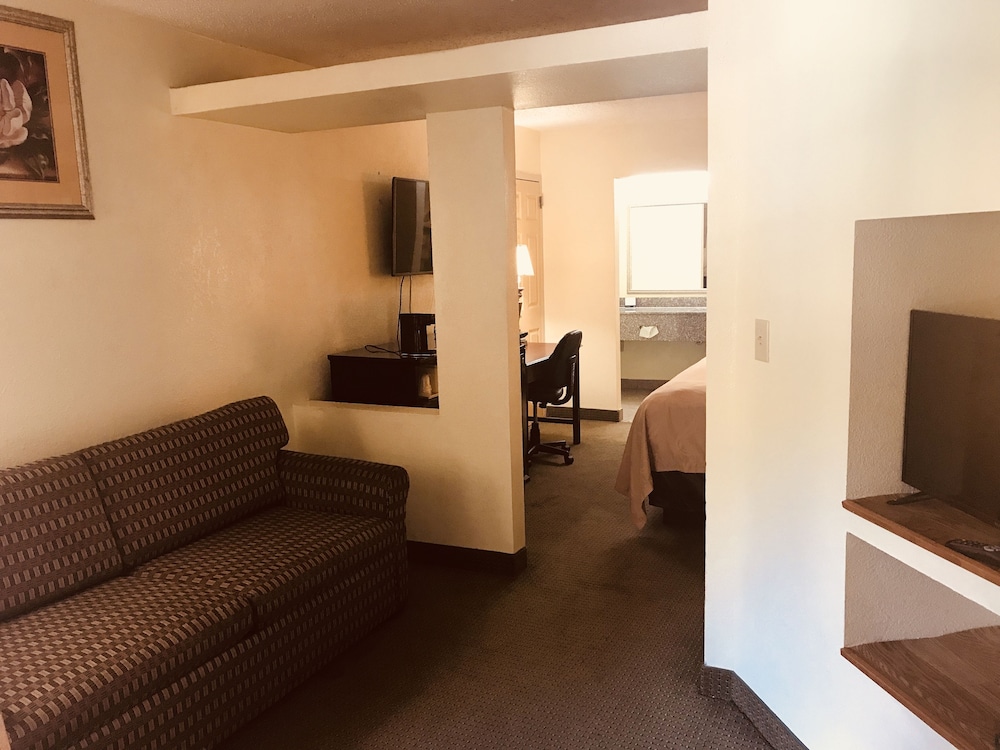 Suite, 1 King Bed, Non Smoking photo 3