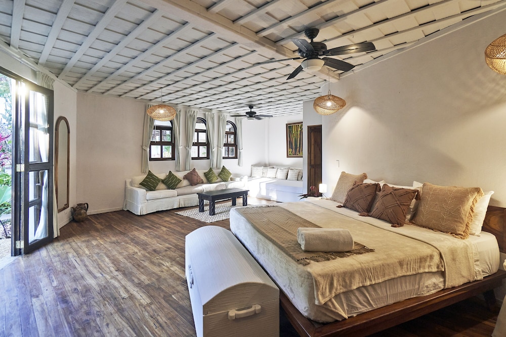 Deluxe Studio Suite, Multiple Beds, Non Smoking, Pool View photo 3