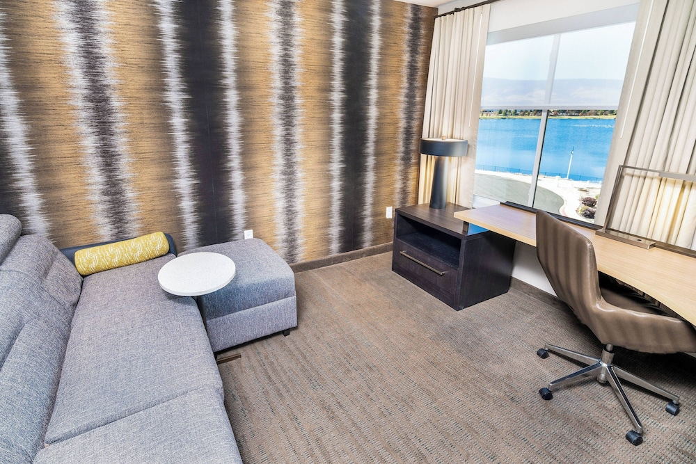 Suite, 1 King Bed with Sofa bed, Marina View photo 1