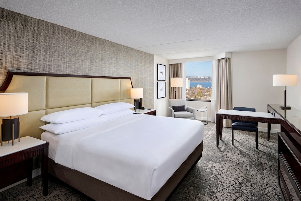 Club Room, 1 King Bed - Photo 1