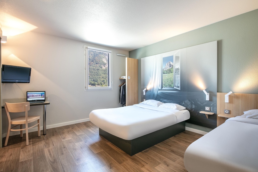 Triple Room, Accessible, Non Smoking photo 3