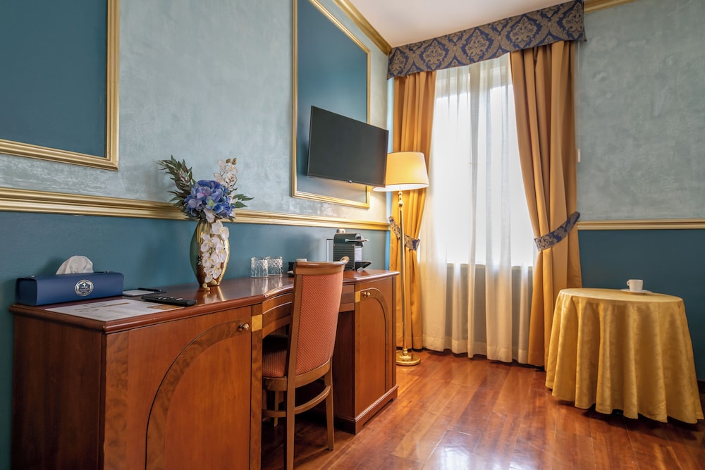 Superior Family Room - Connected Rooms