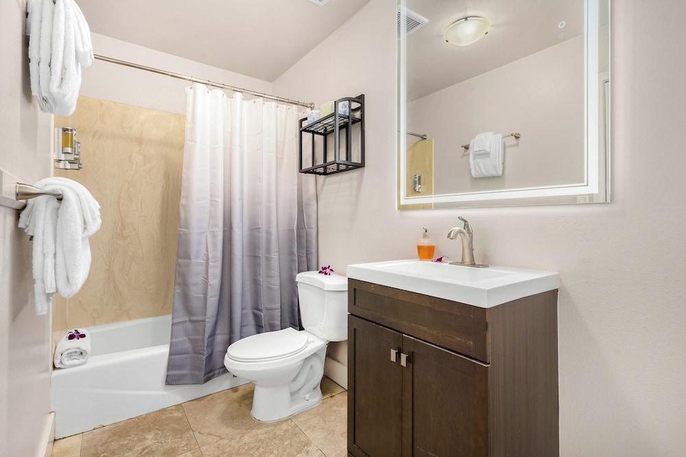 Studio Suite, 2 King Beds, Bay View