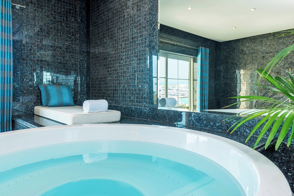 Grand Suite, 1 king Bed, Sea View, Dubai Airport Transfers, Club Lounge Access, Happy Hour photo 3