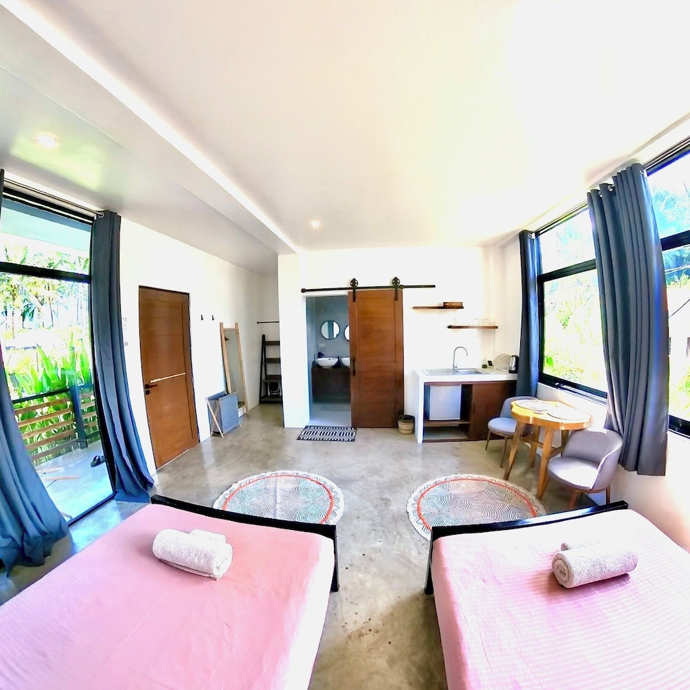 Superior Studio Suite, 2 Double Beds photo 3