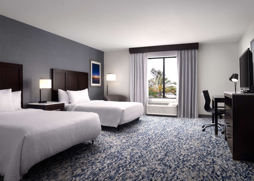 Room, 2 Queen Beds, Accessible (Roll-in Shower) photo 2