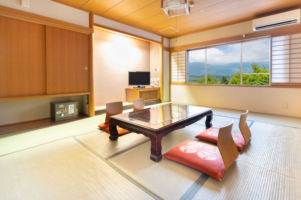 [Smoking] Japanese Style Room 10+8 Tatami-Mats, No Private Bathroom (For 1-6 Guests) photo 3