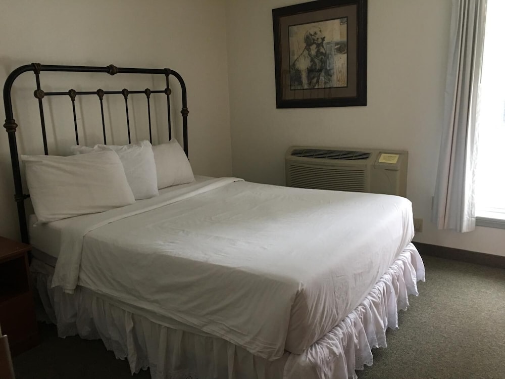 Standard Suite, 1 Queen Bed, Non Smoking photo 1