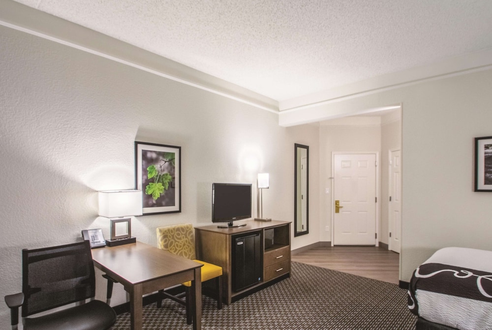 Room, 2 Double Beds, Non Smoking - Photo 2