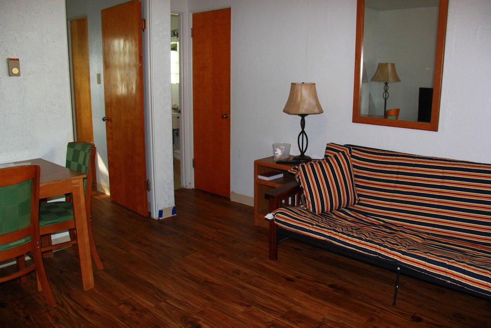 Standard Suite, 1 Queen Bed - Photo 3
