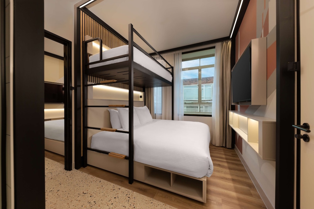Room, Connecting Rooms