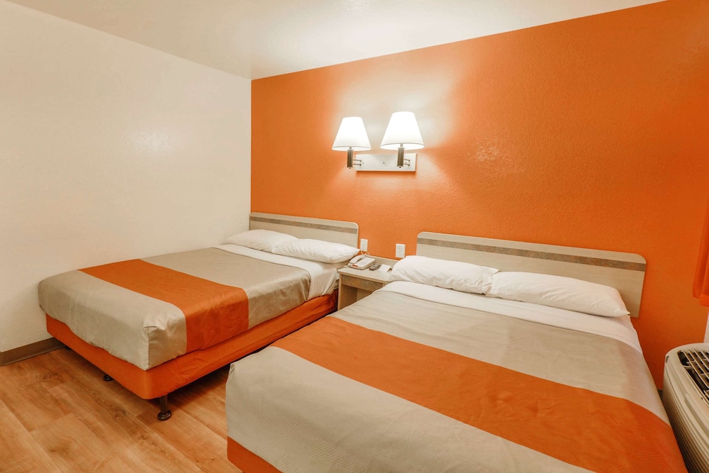 Deluxe Room, 2 Double Beds, Non Smoking, Refrigerator & Microwave photo 1
