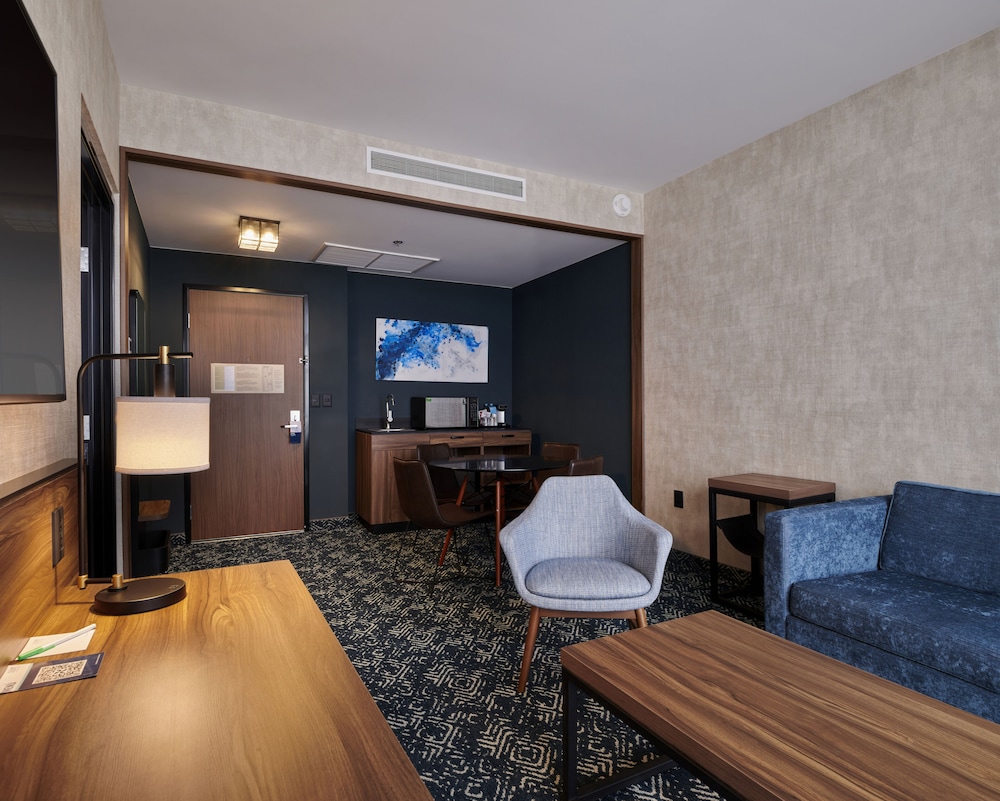 Suite, 1 Bedroom photo 3