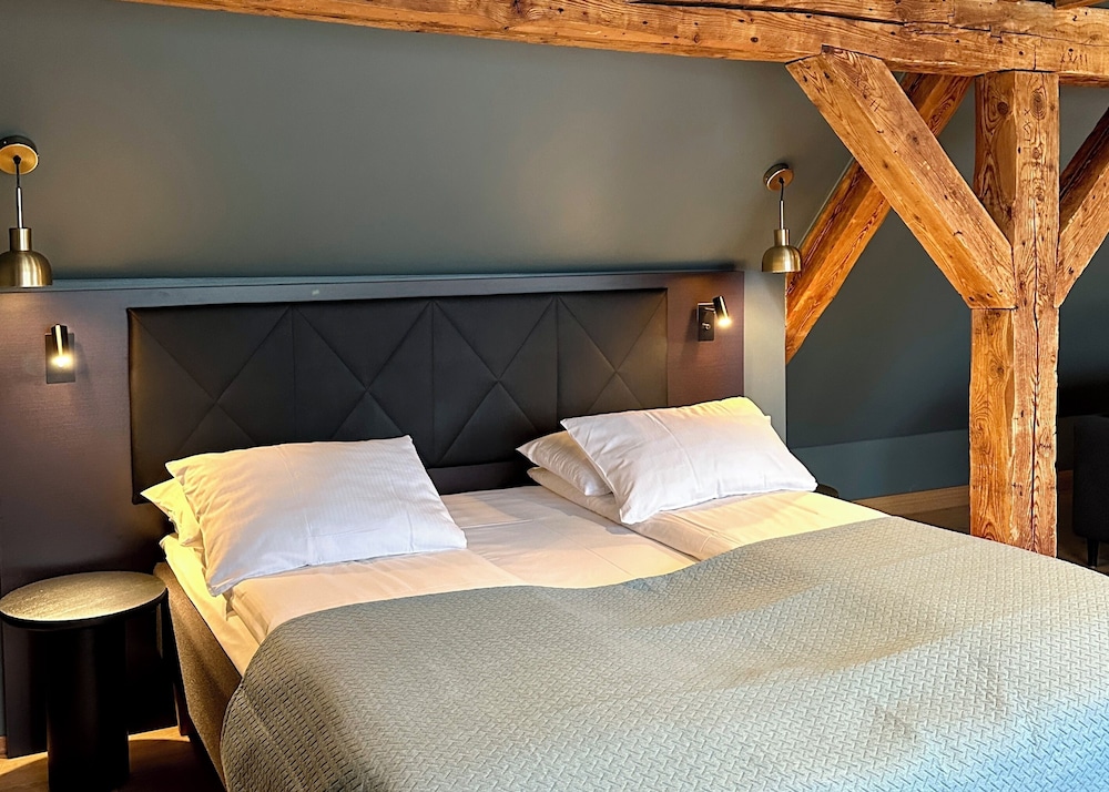 Suite (Top) - Photo 3