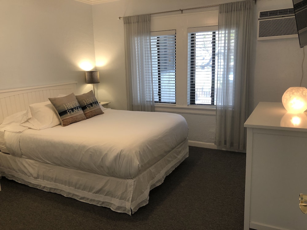 Family Apartment, 1 Bedroom, Balcony, Pool View