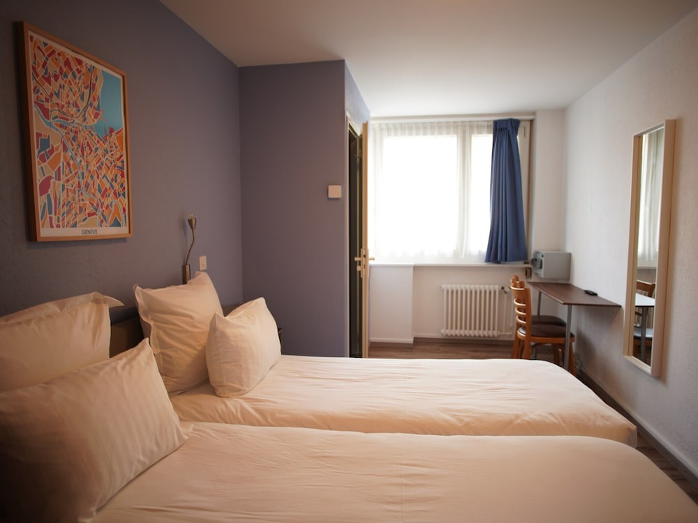 Standard Double or Twin Room, Private Bathroom photo 1