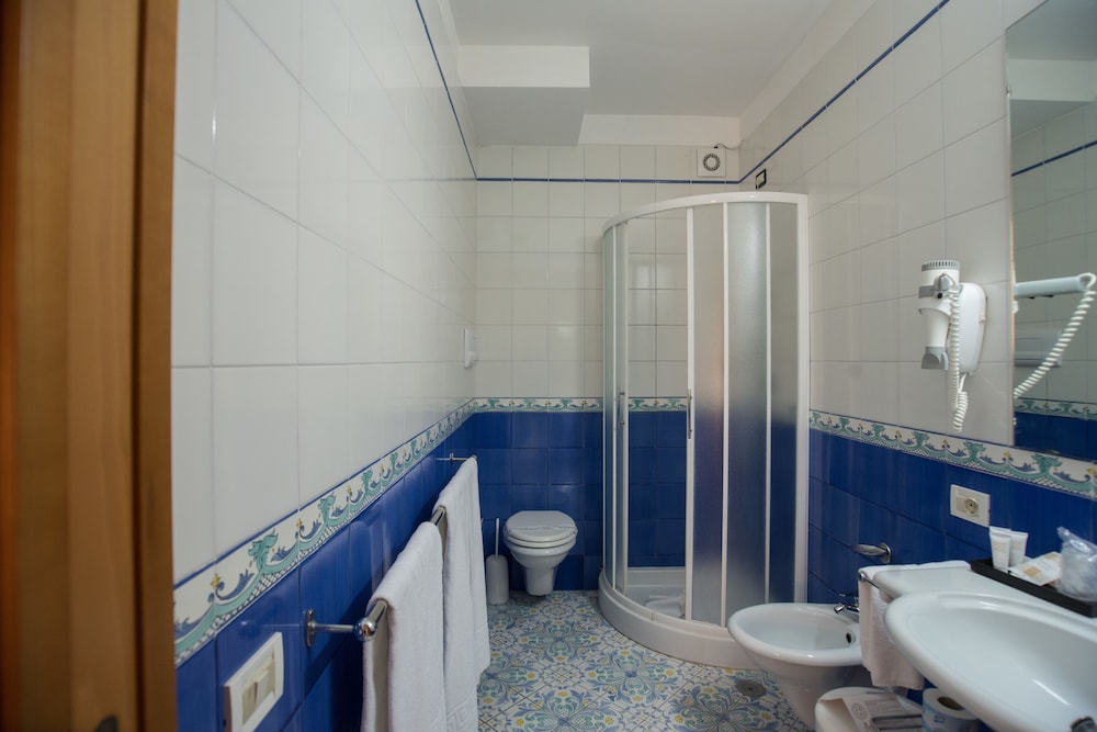 Superior Double Room, Partial Sea View - Photo 6