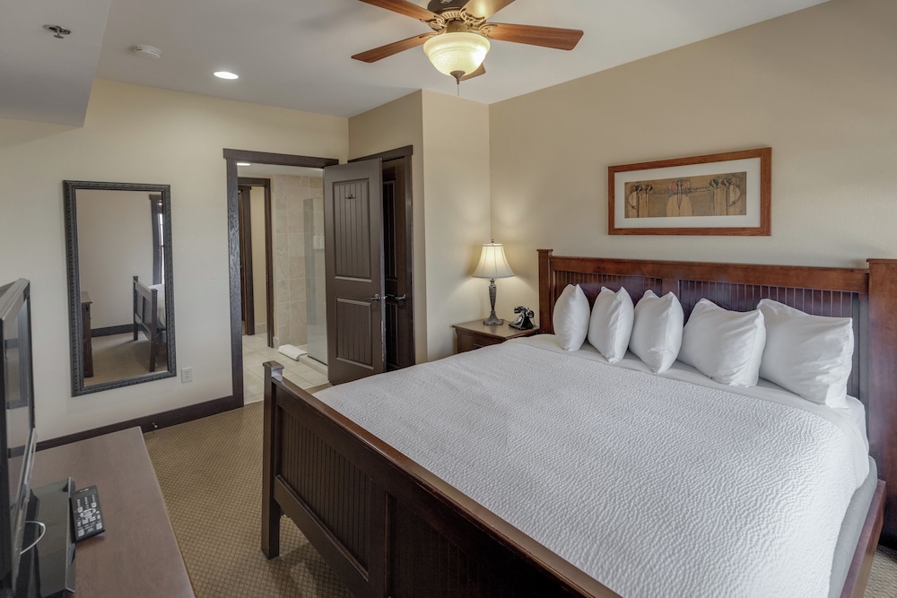 Classic 2 Bed 1 Bath Condo photo 3