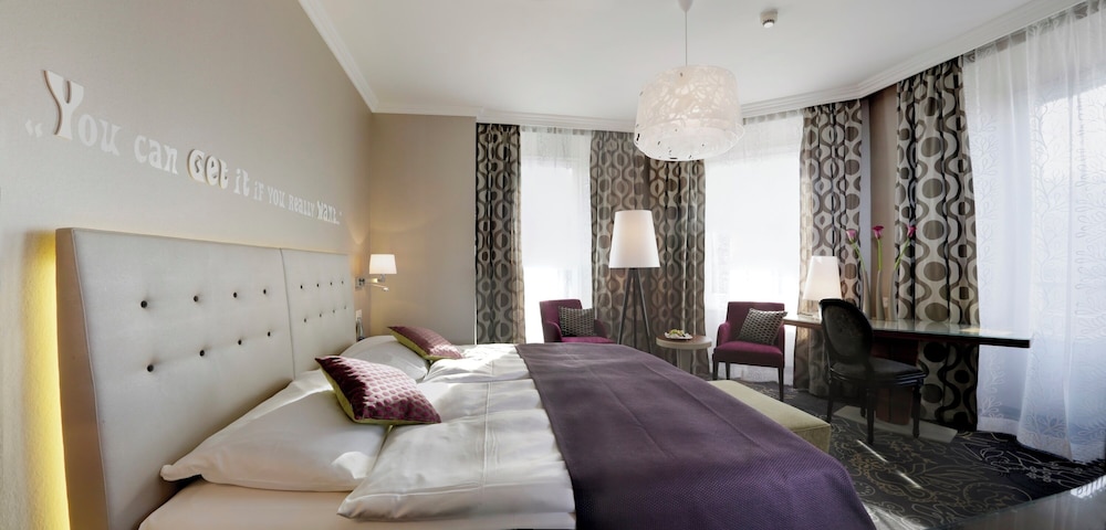 Deluxe Triple Room, City View - Photo 1