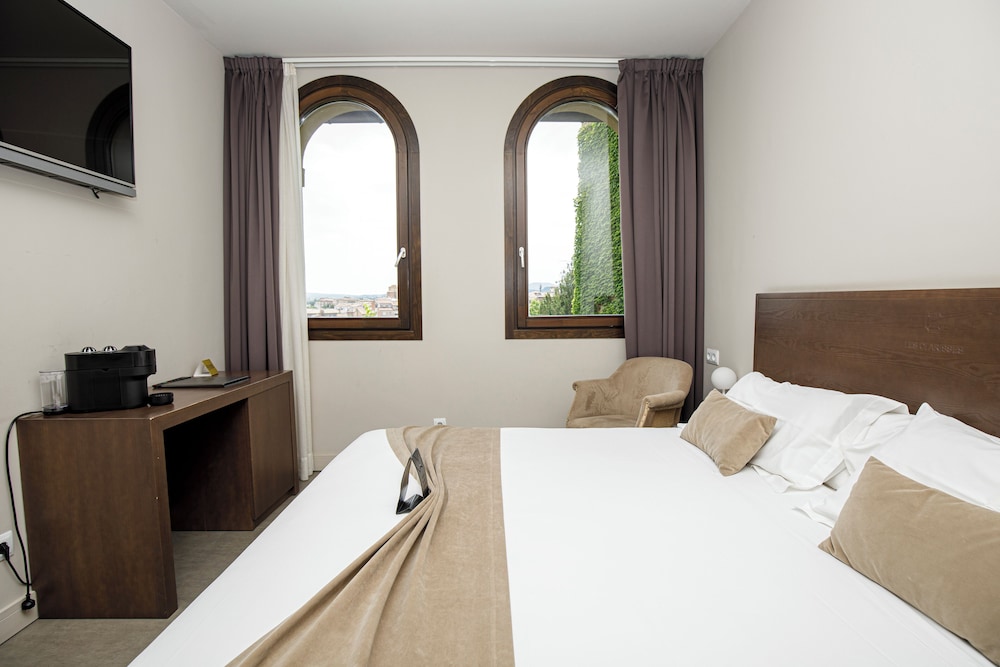 Standard Double Room (Single Use)