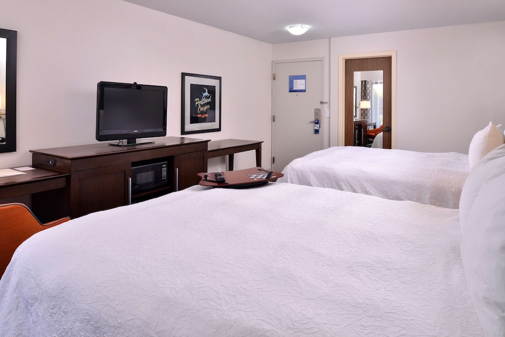 Standard room with two double beds