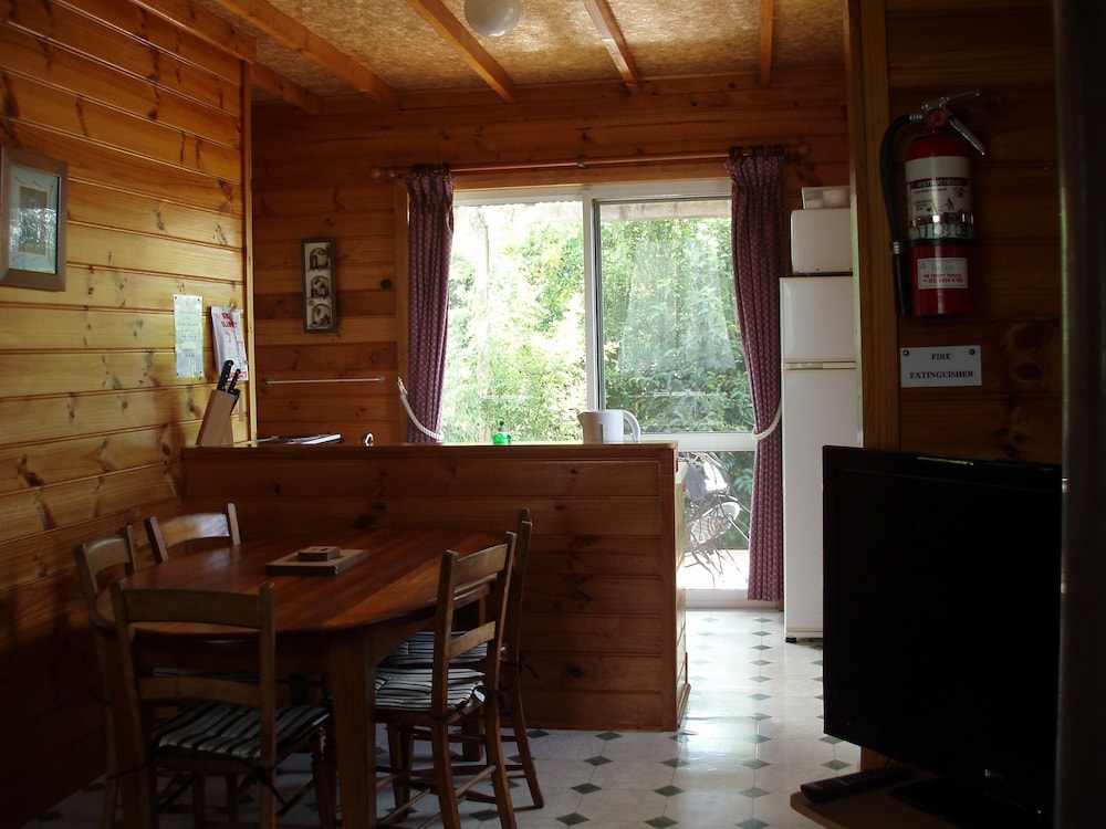 Two Bedroom with Queen Bed photo 3