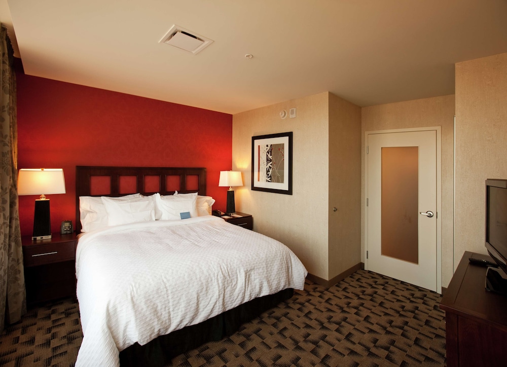 Suite, 1 King Bed with Sofa bed, Accessible - Photo 2