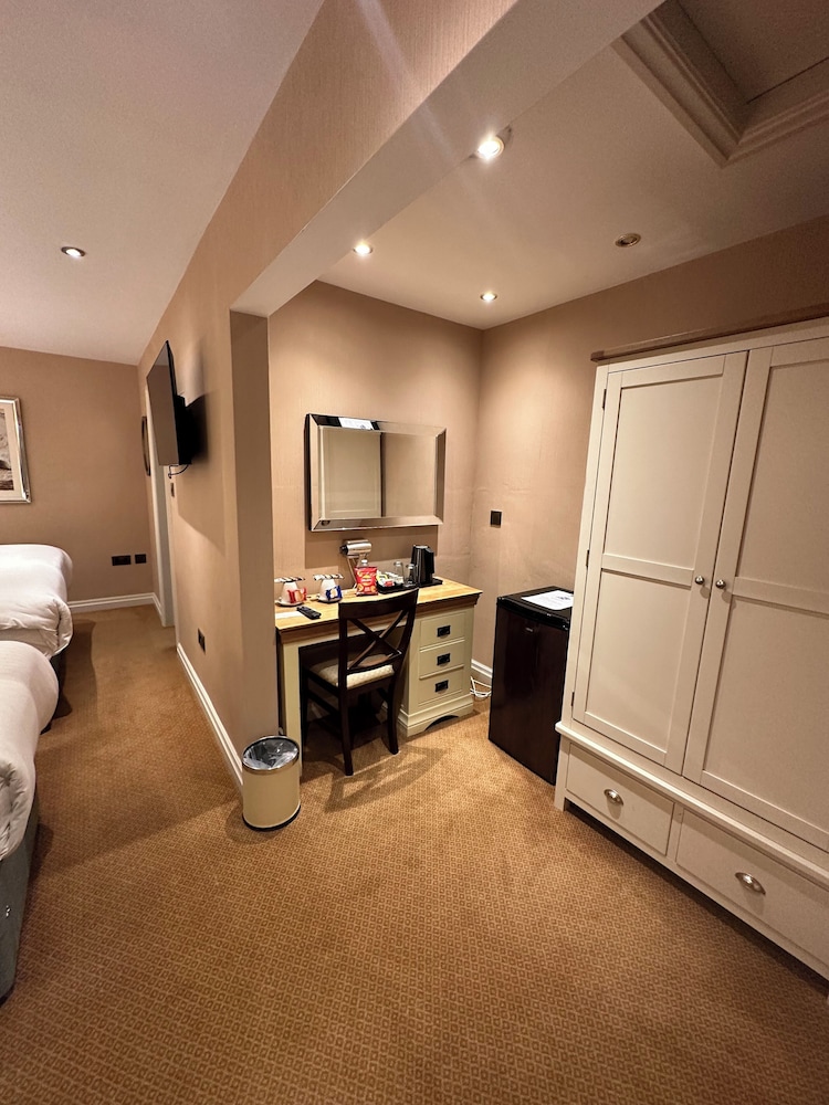 Deluxe Triple Room, Multiple Beds, Bathtub photo 2