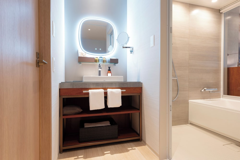 [1 Person Use] Luxury Twin Room Type-A with Lounge Access, Non Smoking photo 3