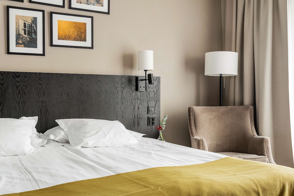Deluxe Room, 1 King Bed, Non Smoking - Photo 2