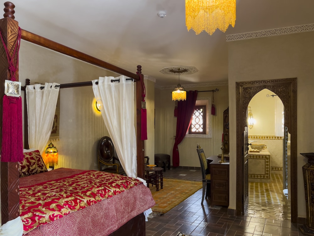 Honeymoon Suite
