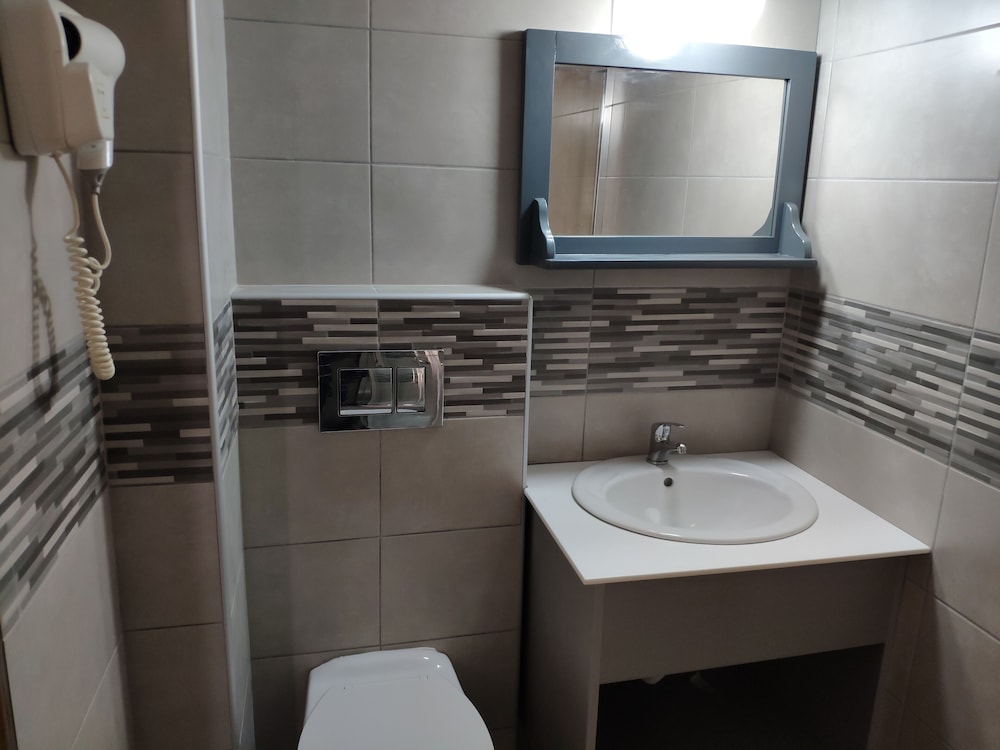 Basic Double Room, 1 Bedroom, Kitchen, Partial Sea View photo 3