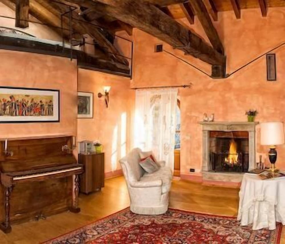 Suite - Photo 3