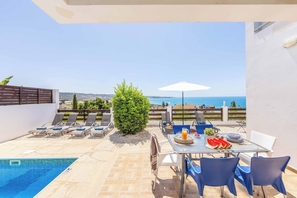 Villa (4 Bedrooms) photo 1